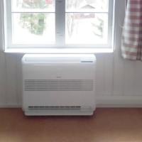 Idyllinen mummon mökki Perniö Salo, viilennys ja lämmitys Toshiba Suzumi ja sisäyksikkönä Toshiban lattiakonsoli.